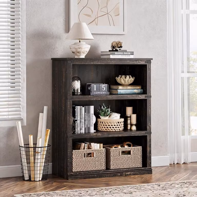 Lage Boekenkast met 3 Vakken in Rustiek Bruin - Landelijke Houten Vakkenkast met Kroonlijst en Anti-omvalbeveiliging - B/D/H: 80 x 32 x 102 cm