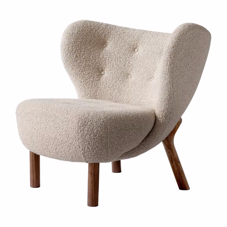 &Tradition Little Petra VB1 fauteuil met walnoot onderstel en beige boucle stof