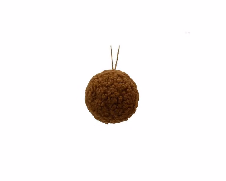 Donkerbruine kerstbal van textiel met abstract patroon, diameter: 8 cm