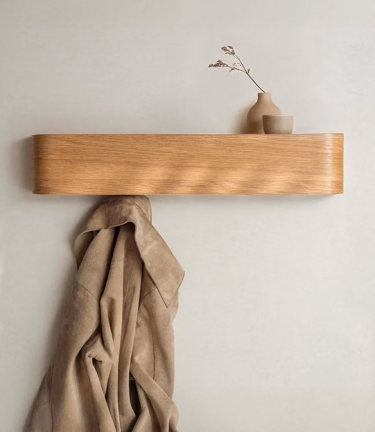 Wandkapstok met plank en verborgen haken in eiken - Breedte: 53 cm
