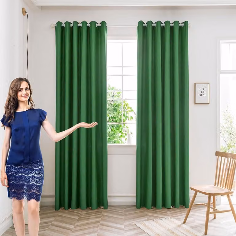 Donkergroene verduisterende woonkamergordijnen met drievoudige weeftechniek voor privacy, 220 x 240 cm