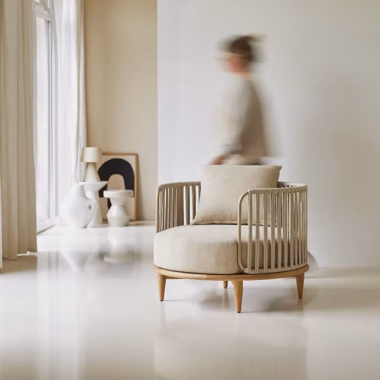 Tikamoon Fauteuil van massief teak en beige stof - B: 66,5 cm, D: 90 cm, H: 90 cm