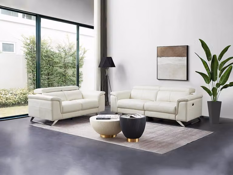 Vente-unique BREYT II Elektrische sofa met 3 zitplaatsen en 2 relaxstoelen, wit met koeienprint en lederen bekleding