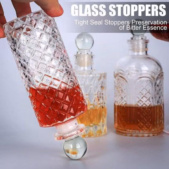 Professionele glazen cocktailset met roestvrijstalen accessoires en kurk in antieke stijl