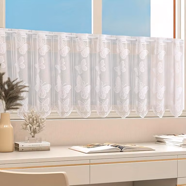Wit jacquard bistrogordijn met bloemen en vlinders, transparant, H 45 x B 140 cm