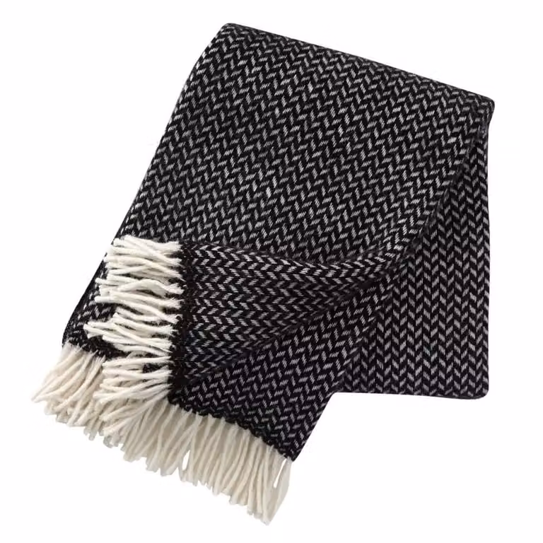 Klippan Yllefabrik Polka wollen plaid zwart voor volwassenen