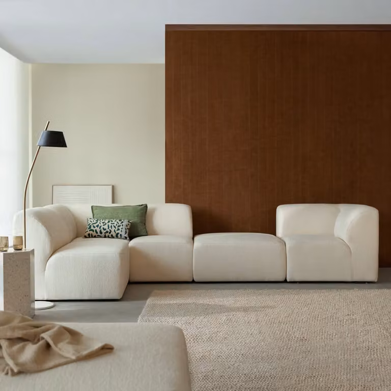 Modulaire bank Vénus met 5-6 zitplaatsen en bijpassende ottoman in beige stof