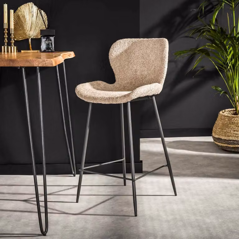 WoonStijl Barstoel met ronde buis en boucle stof in zand