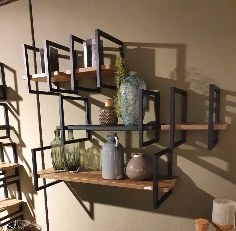 Wandschap Bombay van WoonMax in de kleur Orient, uitgevoerd in metaal en houtlook