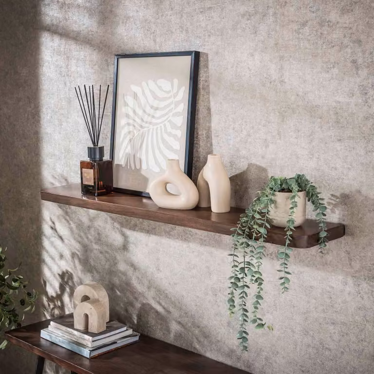 WoonStijl Wandplank Carve 120 van Acaciahout in Bruin