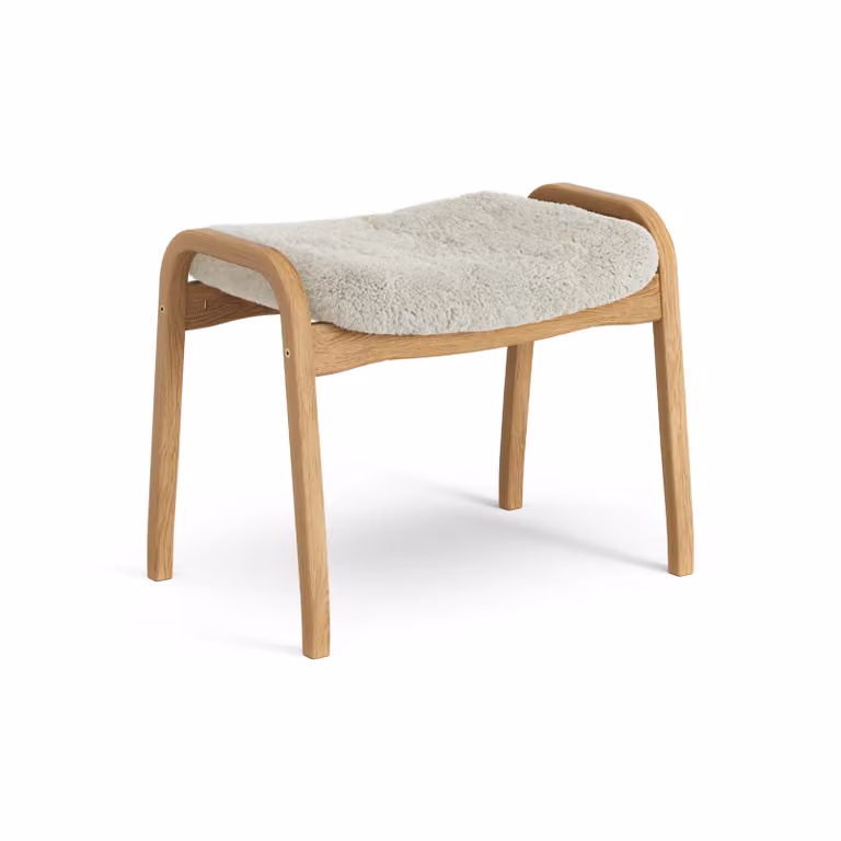 Swedese Lamino voetenbankje Eik geolied met schapenvacht Moonlight beige