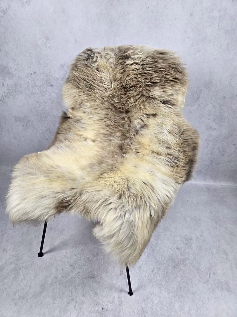 Bèèèhst Genôch Schapenvacht Woondecoratie Naturel-Crème-Grijs 100% echte wol 105 x 90 cm