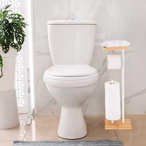 Relaxdays Staande toiletrolhouder met plankje, wit/natuur, bamboe en metaal, B: 21 cm, D: 17 cm, H: 66,5 cm