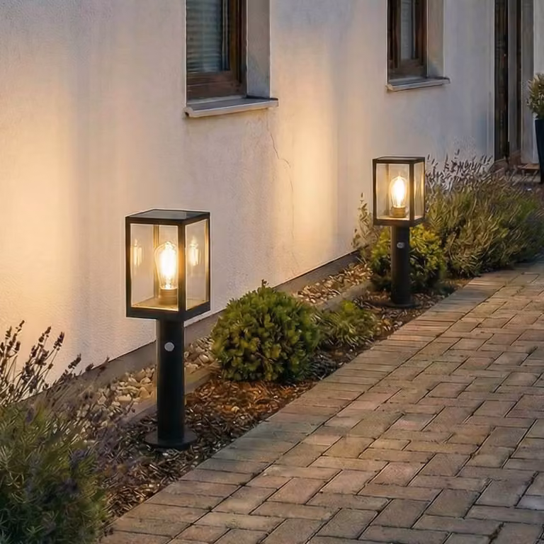 Lindby Relto LED Solar Tuinpadverlichting met Bewegingssensor, Zwart, Hoogte: 50 cm