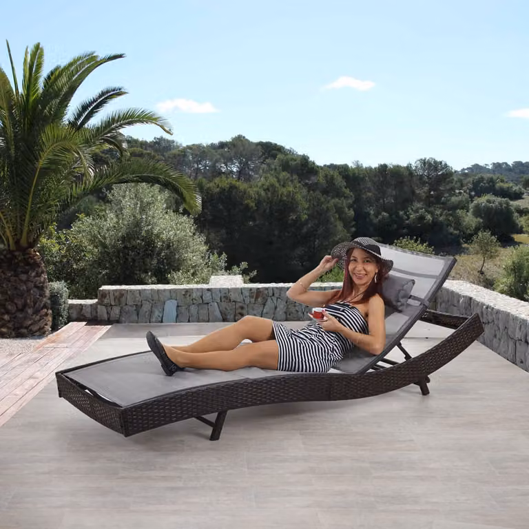 Mendler Zonneluifel Savannah relaxstoel voor de tuin, ligbed, polyrotan bruin gemêleerd met grijze bekleding