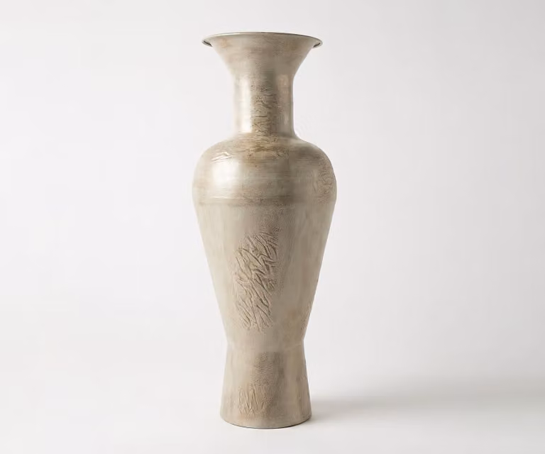 Handgemaakte metalen vaas Medora Ivory Terra B: 27 cm, D: 27 cm, H: 71 cm