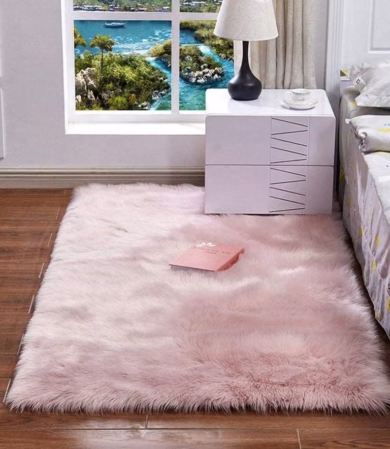 Rechthoekig pluizig wasbaar vloerkleed van faux fur en polyester - roze - 60 x 120 cm