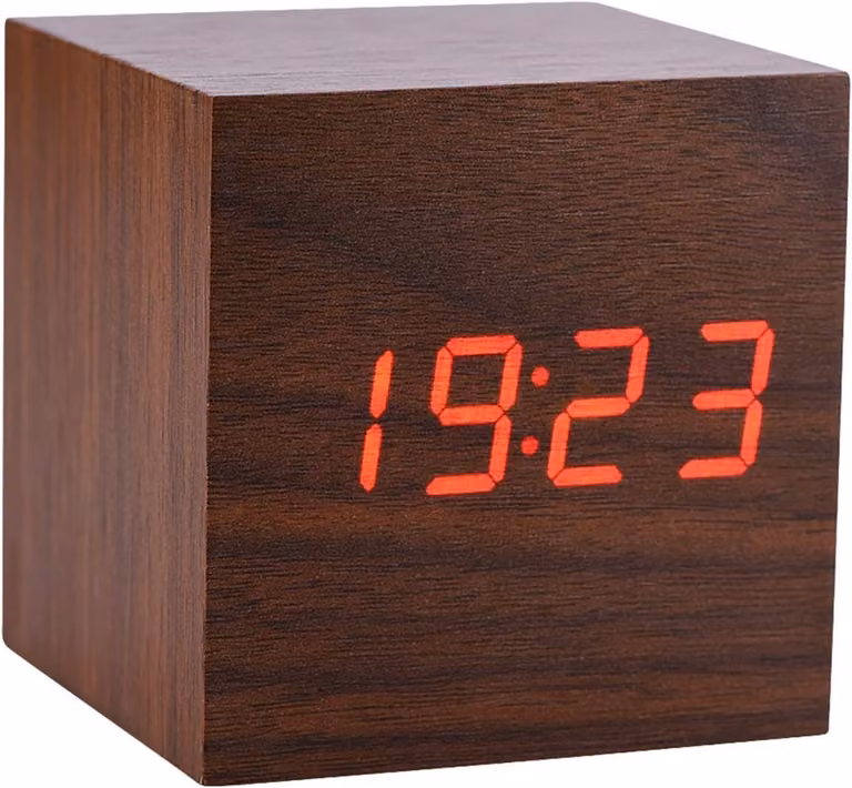 Moderne Houten Cube Klok met LED Display, Digitale Alarmfunctie en Temperatuurweergave - Stemgestuurd en Stijlvol Design