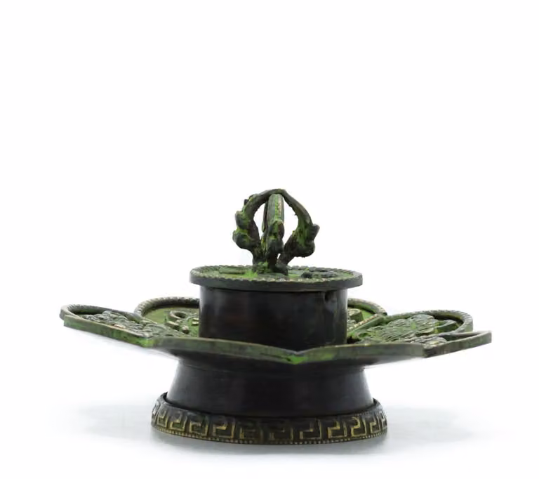 Tibetaanse wierookhouder met kegel van messing in verdigris met acht symbolen