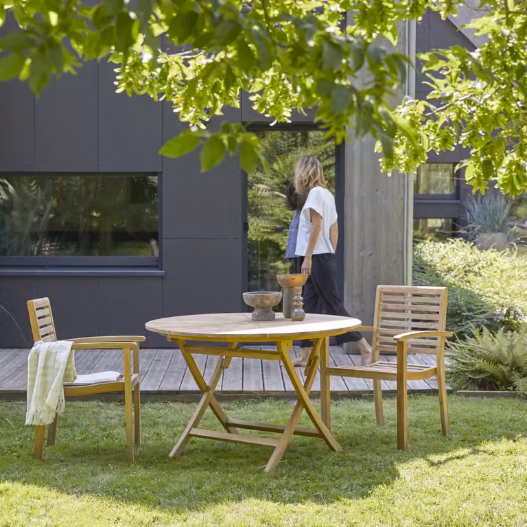 Tikamoon Moderne Tuinset met Ronde Tafel en 2 Stoelen - Bruin - Massief Teak