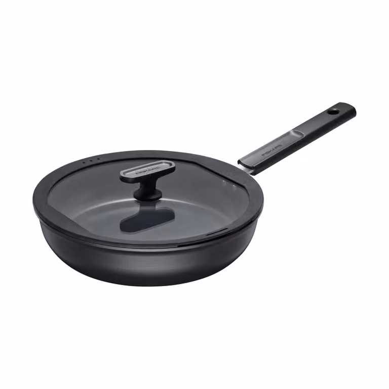 Fiskars Ceratec Superior Hapjespan met deksel 26 cm