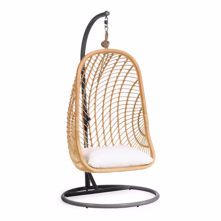Kave Home Hangstoel Ekaterina met standaard, Rotan - Naturel/Donkergrijs