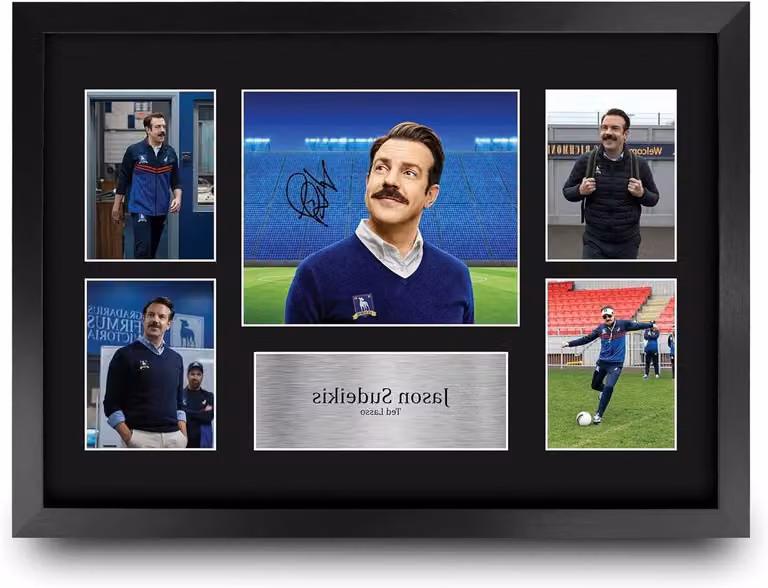 Jason Sudeikis Fotomontage Ted Lasso Print TV Serie Wanddecoratie met Gedrukte Handtekening Replica A3 Ingelijst