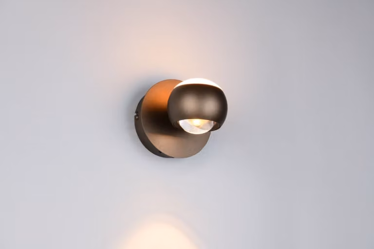Led wandlamp Orbit Platinum Trio bruin met up-and-down verlichting