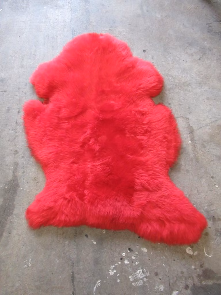 Geschoren schapenvacht klein rood