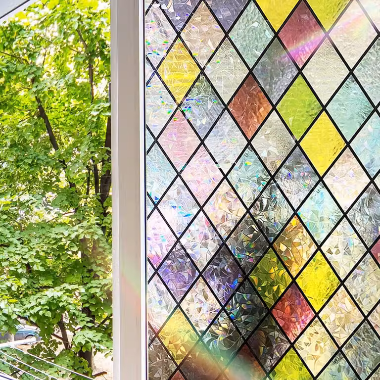 Zelfklevende raamfolie met antieke glas-in-lood look, meerkleurig