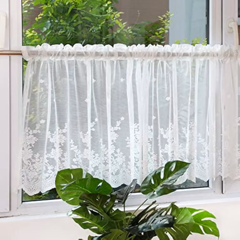 Wit Vitrage Gordijn met Bloemendessin in Landhuisstijl en Transparante Polyester Stoffen