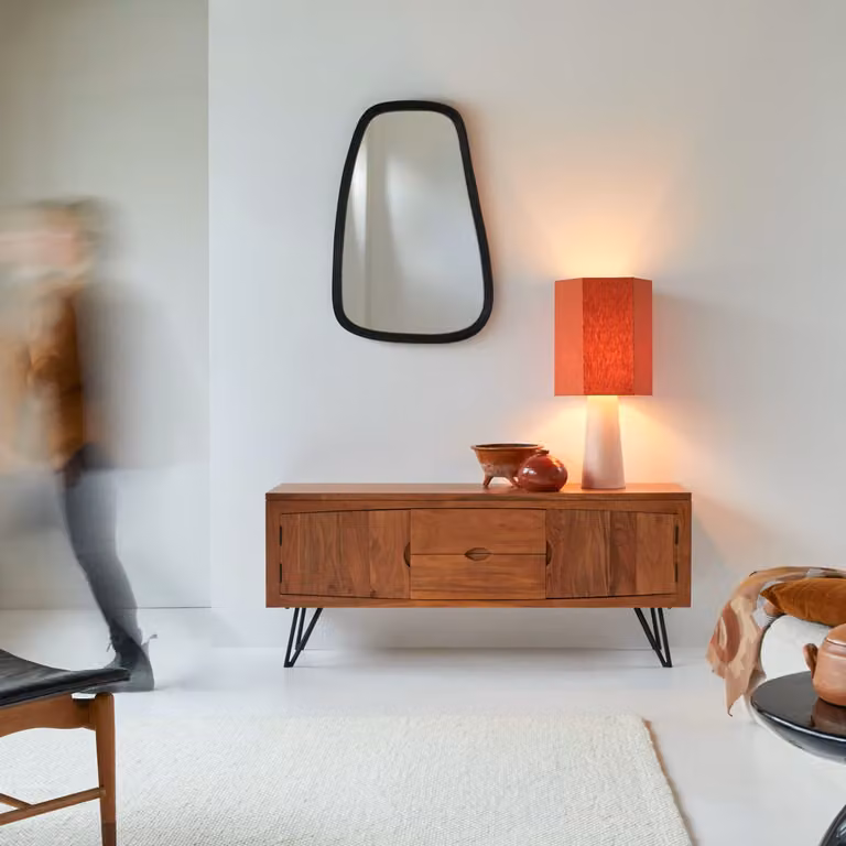 Tikamoon Bonnie tv-meubel van massief acaciahout in bruin - B/D/H: 150 x 45 x 62 cm