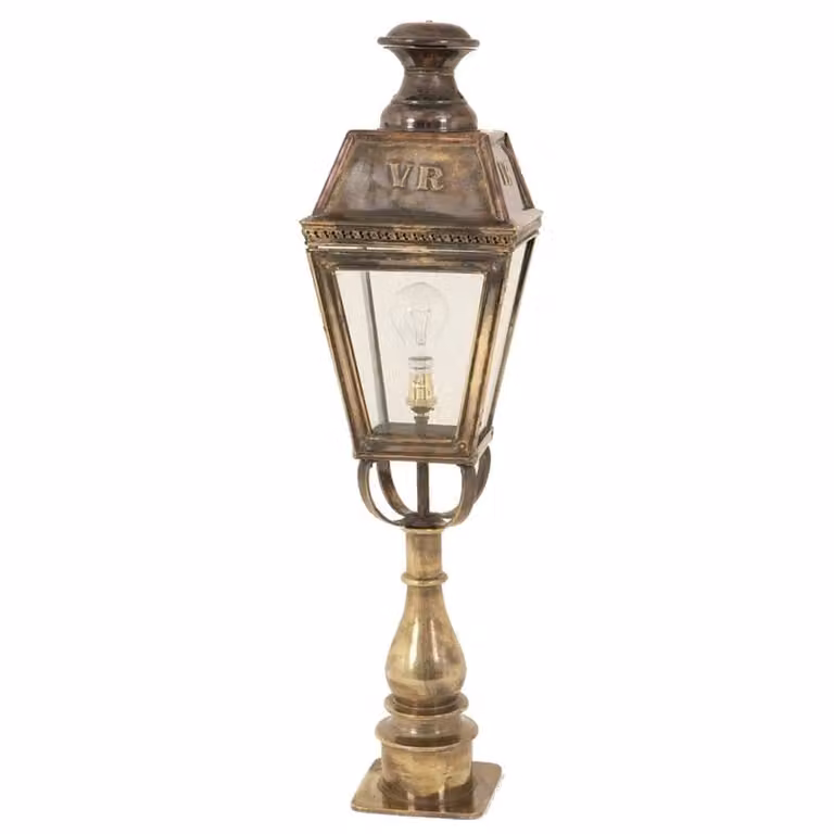 Limehouse Kensington handgemaakte landelijke buitenlamp in antiek koper, Hoogte: 78 cm