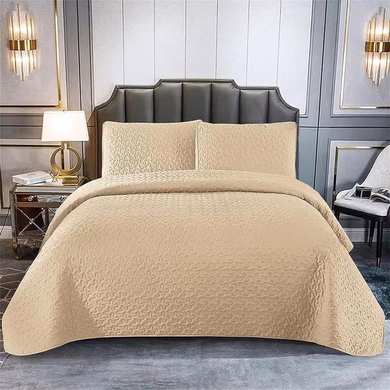 Gewatteerde sprei met geometrisch reliëfpatroon in creme, King maat 264 x 228 cm