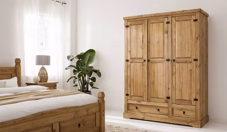 home24 Hoekige draaideurkast van massief grenenhout, bruin/beige/natuurlijk, Hoogte: 154 cm
