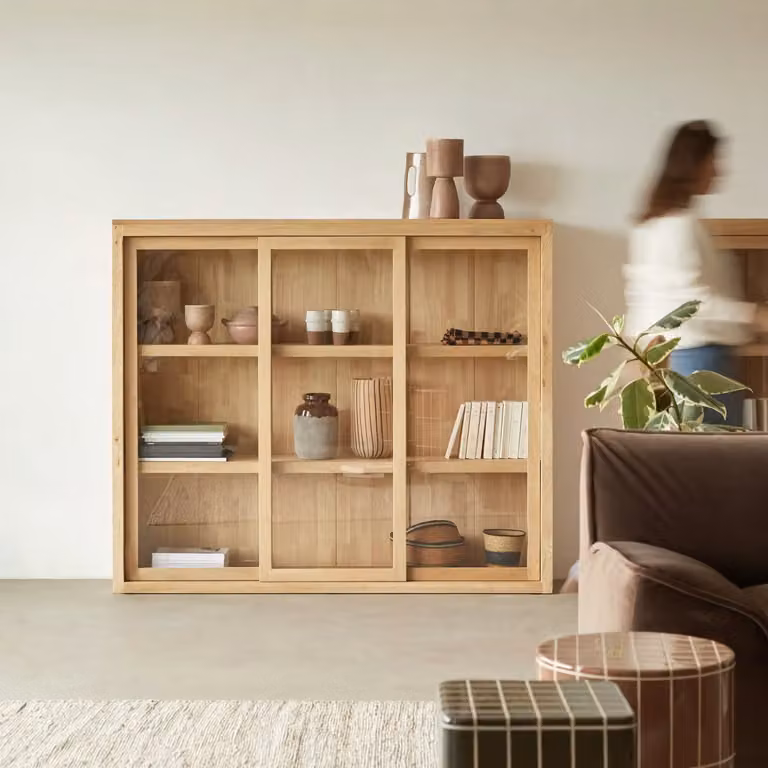 Tikamoon Vitrinekast Heidi - Eikenhout - Bruin/Beige - B: 157 cm, H: 133 cm, D: 35 cm