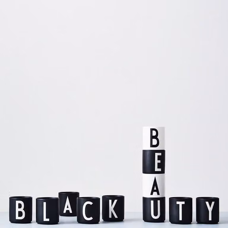 Design Letters Beker Zwart