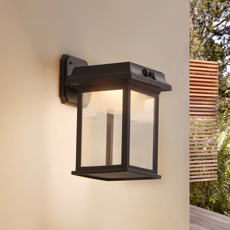 Lindby Latarka LED wandlamp met bewegingssensor, zwart, Hoogte: 27,5 cm