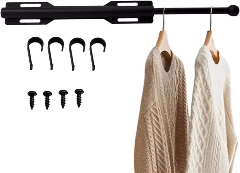 Zwarte kledinghanger organizer met metalen valetstang voor het opbergen van kleding