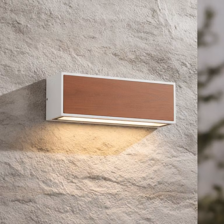 Lyora Solar LED-wandlamp met hout - Bruin/Wit - B: 26 cm, D: 9 cm, H: 9 cm