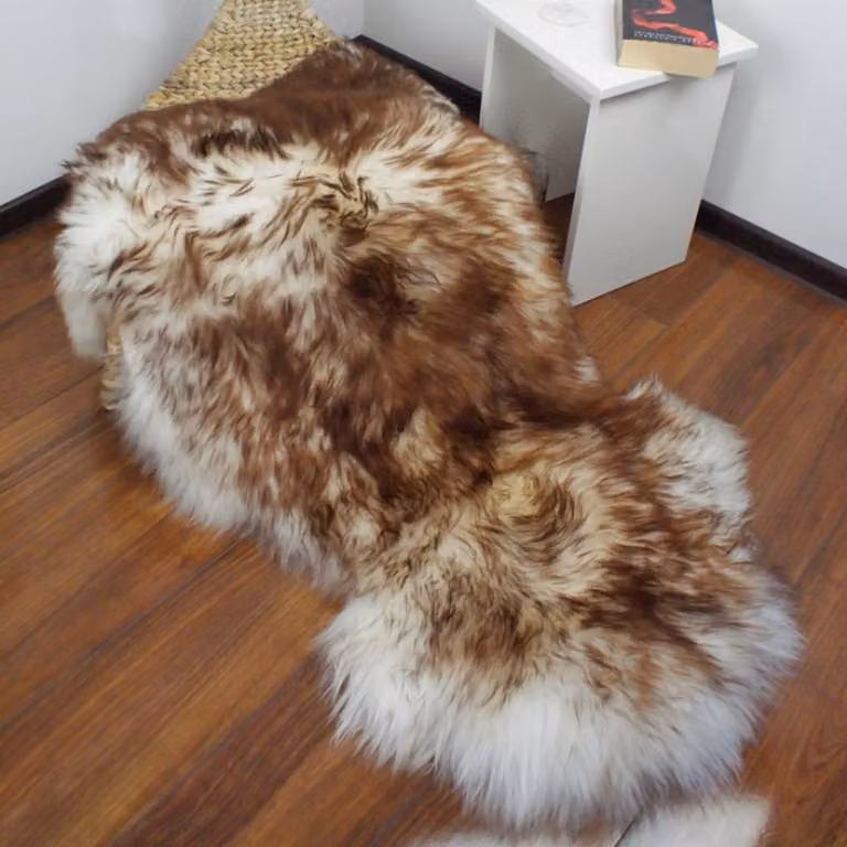 WOOOL Schapenvacht Moeflon XL - 100% Echt Wol - Bruin Wit - 115 cm