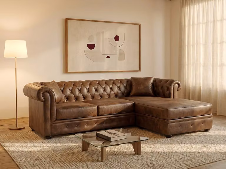 Vente-unique Toledo omkeerbare Chesterfield hoekbank van microvezel met verouderd effect - Bruin - B/D/H: 228 x 163 x 72 cm