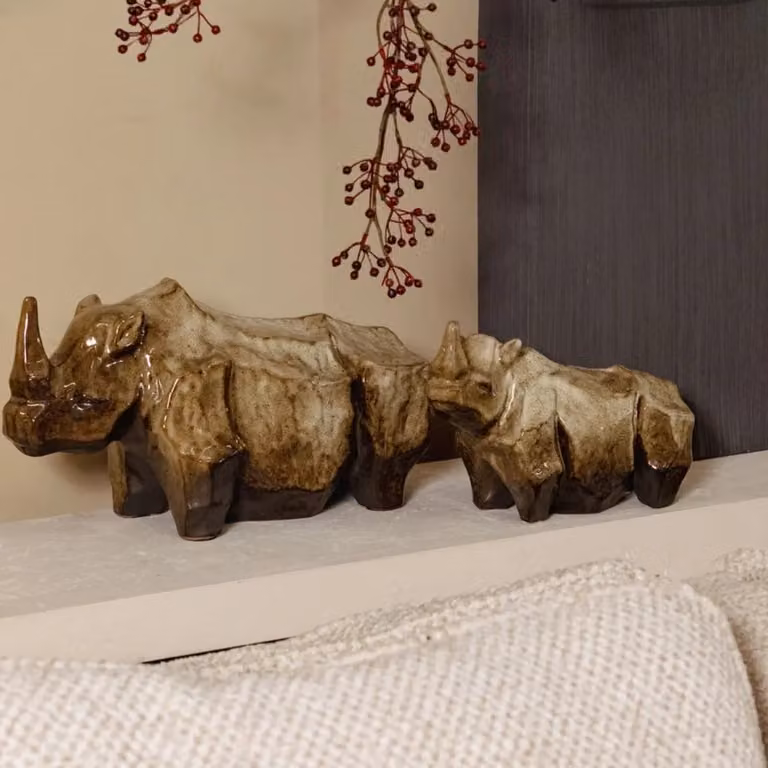 PTMD Ornament Neushoorn Lichtbruin Keramiek L