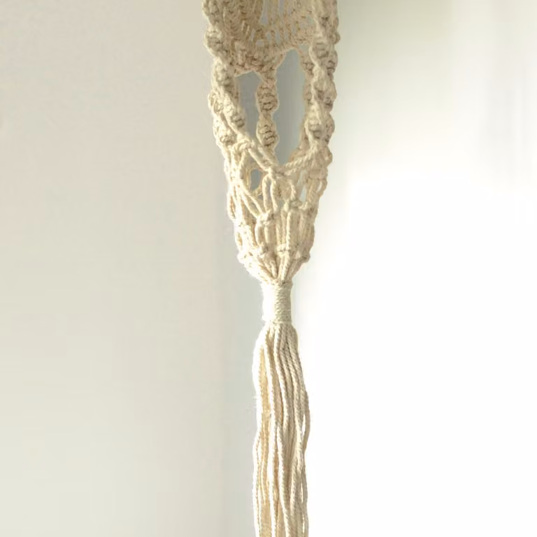 Ancient Wisdom Macramé plantenbak - Lang model met bamboering voor hangplanten