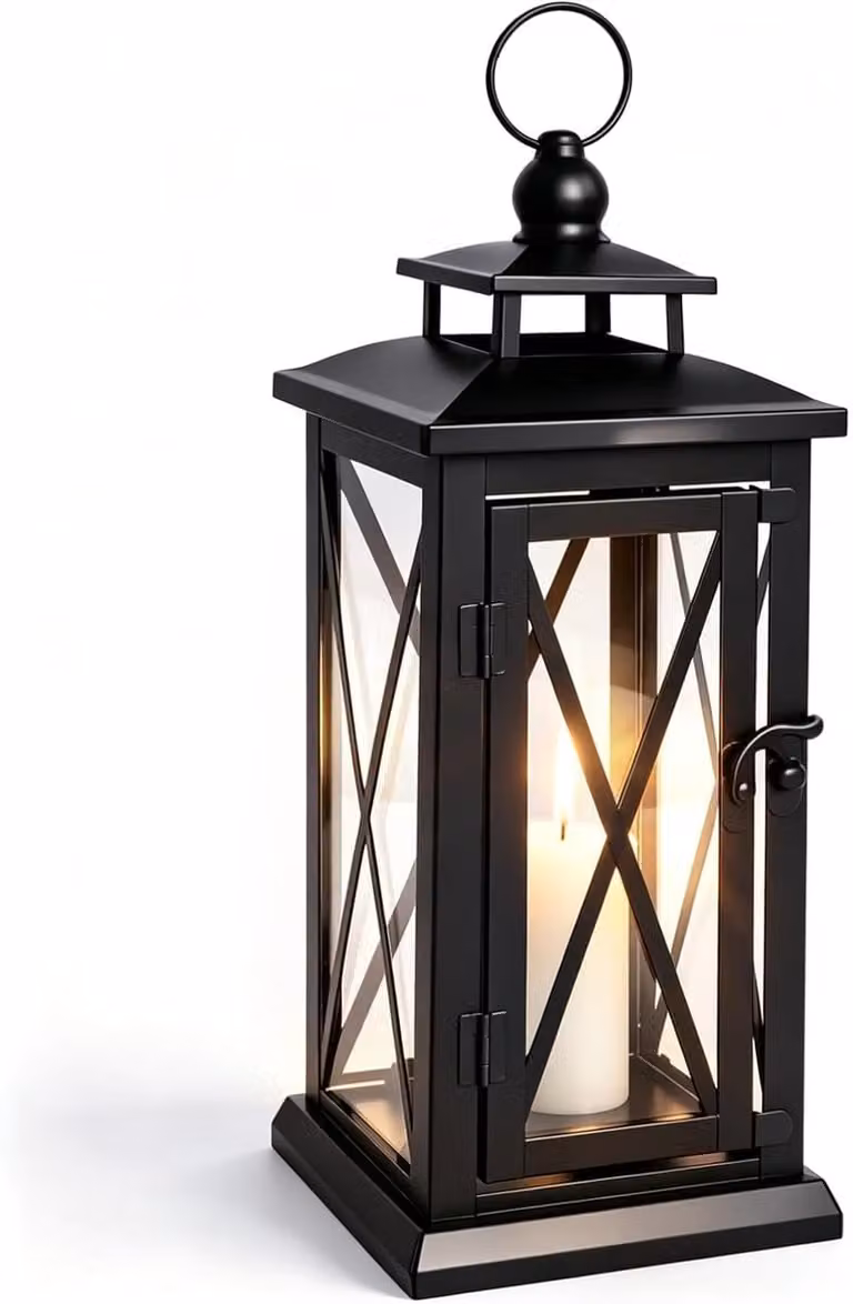Zwarte weerbestendige buitenlantaarn met glas voor tuin decoratie en feestelijke gelegenheden