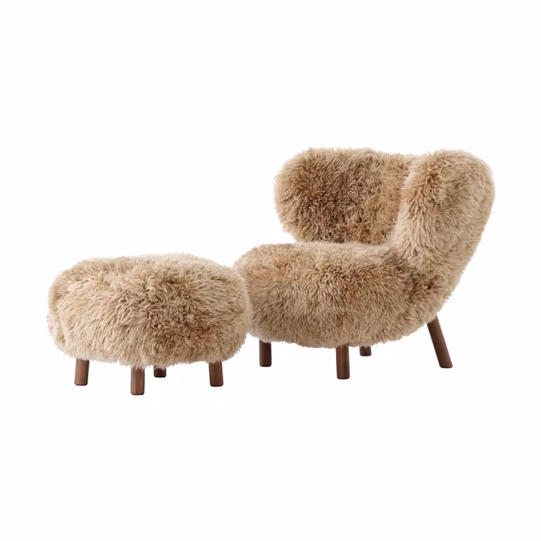 &Tradition Little Petra VB1 fauteuil met poef, Geoliede walnoot en Sheepskin honey