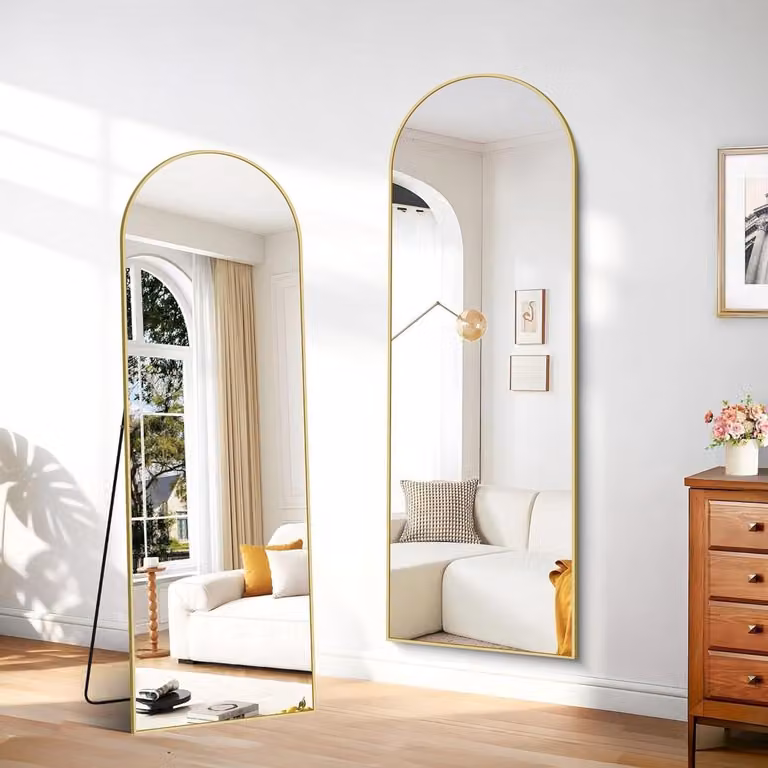 Boogvormige staande spiegel in goud met explosiebestendig glas, 161 x 52 cm