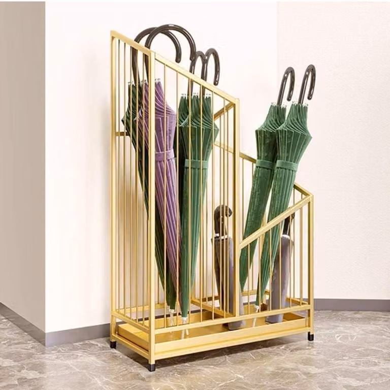 Gouden metalen paraplubak voor in de entree