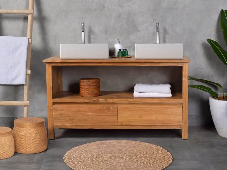 Vente-unique Badkamermeubel in teakhout met dubbele keramische wastafel, Bruin/Wit - Breedte: 135 cm