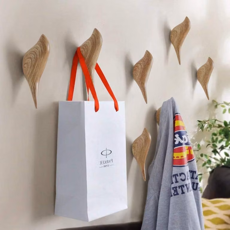 Set van 2 rustieke houten wandhaakjes in houtkleur voor decoratie en ophangen